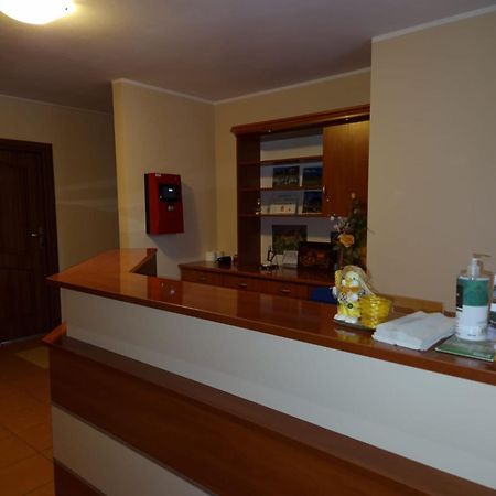 Hotel Gosciniec Ustrzycki Ustrzyki Dolne Exterior foto